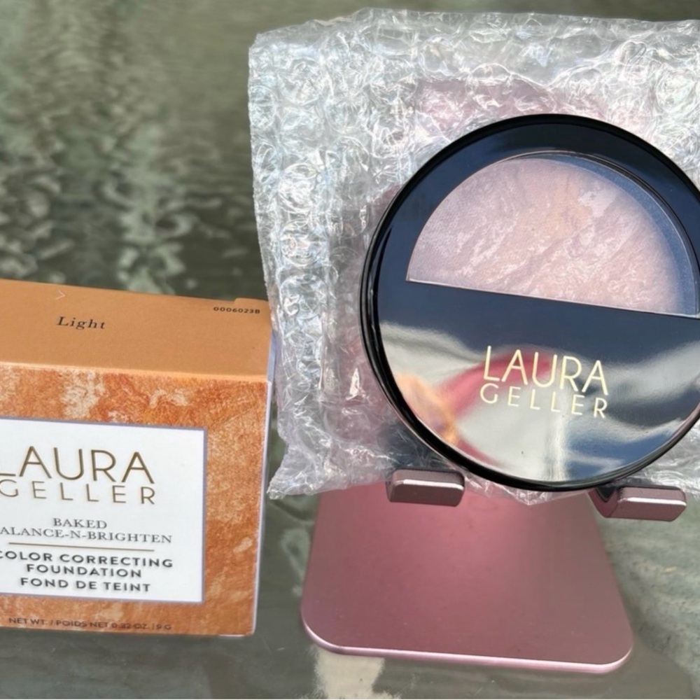 Laura Geller Baked Balance-N-Brighten Color Correcting Foundation Light 0.32 oz - Picture 6 of 8